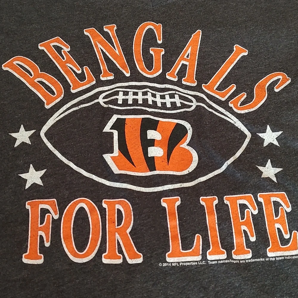 NFL Team Apparel Cincinnati Bengals V-neck ladies tshirt Size M - Picture 3 of 3